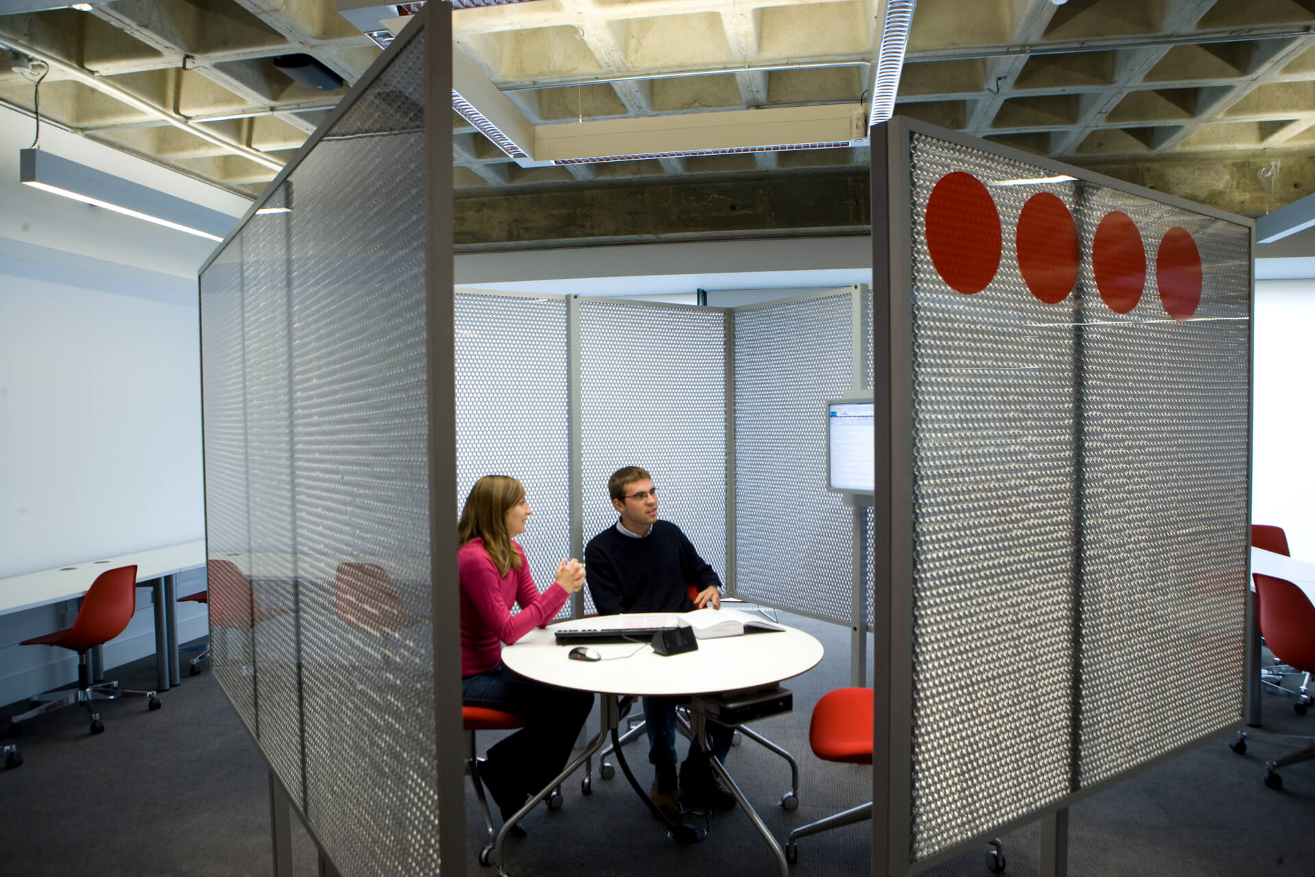 Soundproofing conference rooms with aluminium composite panels