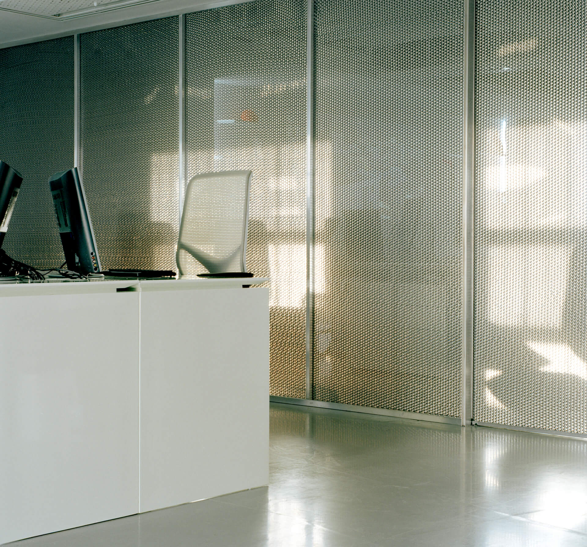 Soundproofing conference rooms with aluminium composite panels